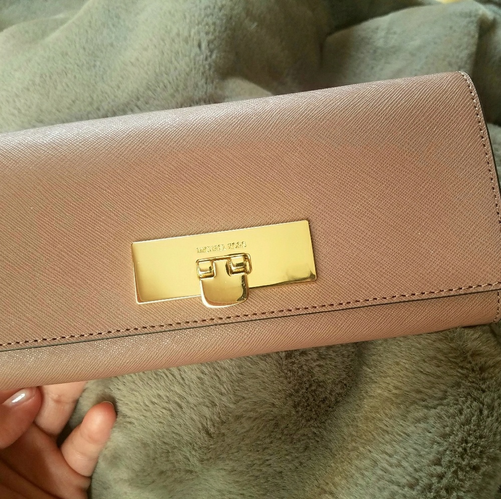 BRAND NEW Michael Kors hand wallet/purse